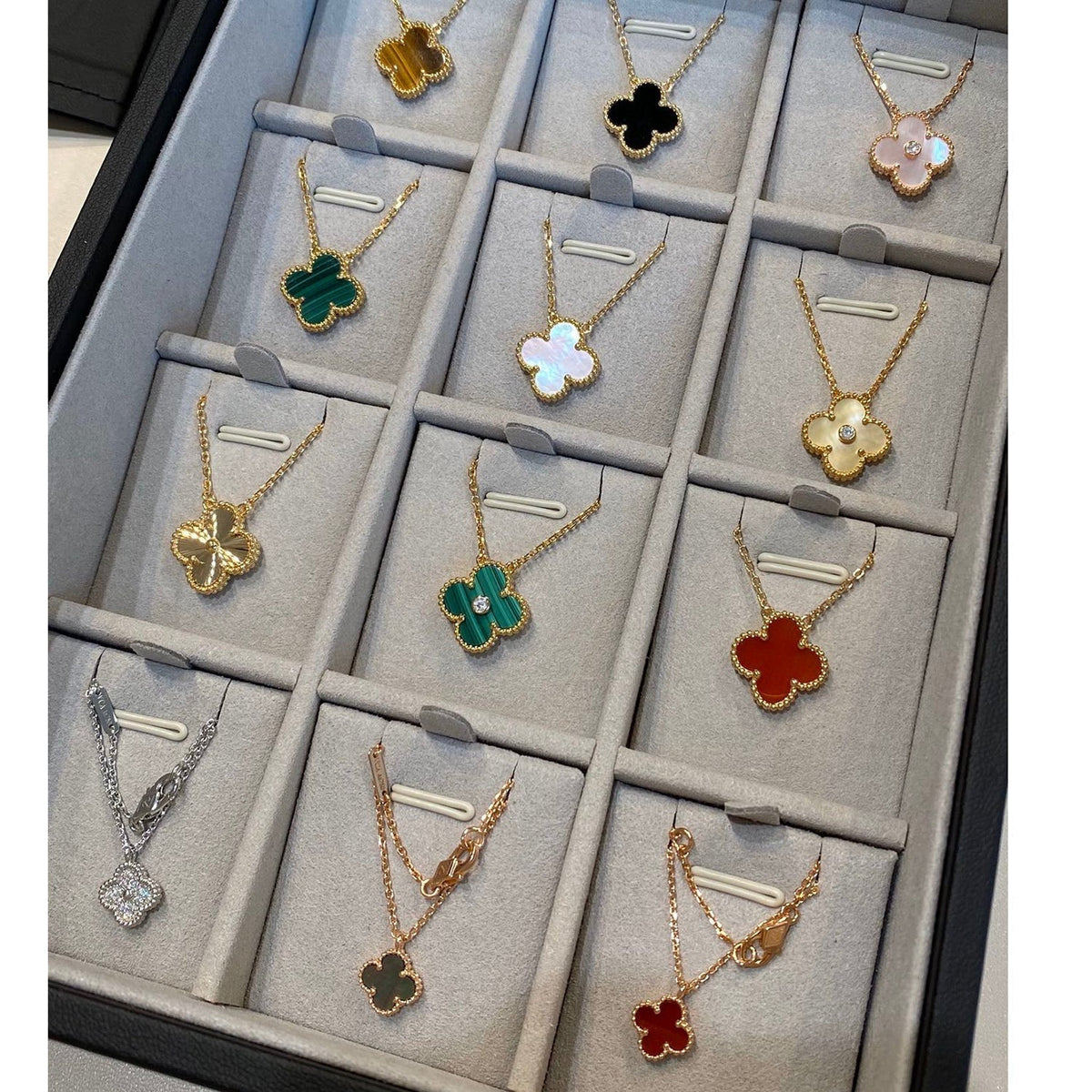 [Stellar Jewelry]CLOVER 15MM LASER NECKLACE