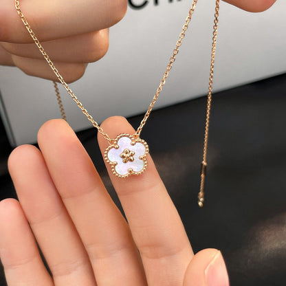 [Stellar Jewelry]LUCKY  WHITE MOP  PLUM BLOSSOM NECKLACE