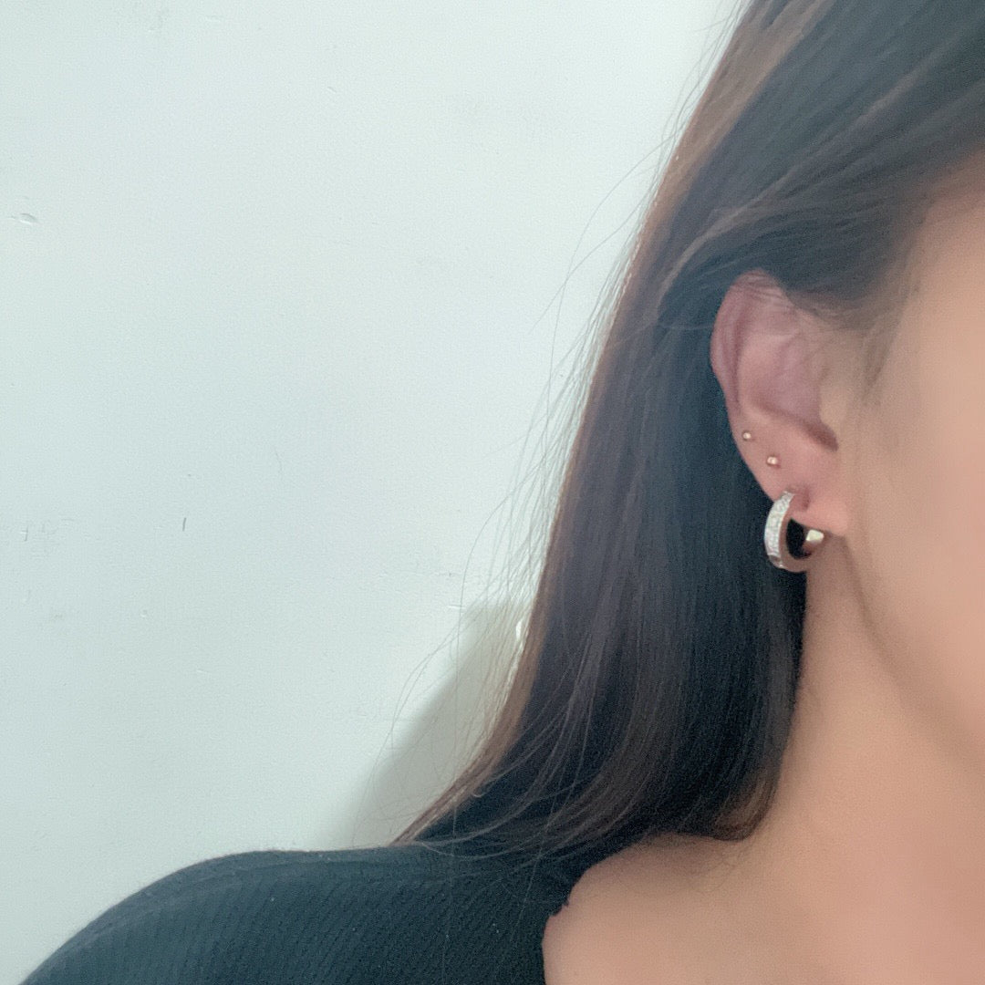 [Stellar Jewelry]LOVE 5.5MM DIAMOND PAVED EARRINGS