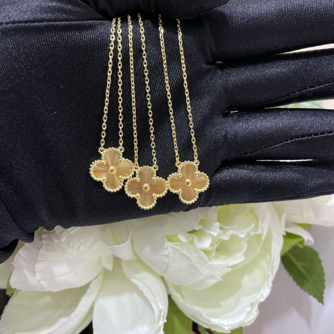 [Stellar Jewelry]CLOVER 15MM LASER NECKLACE