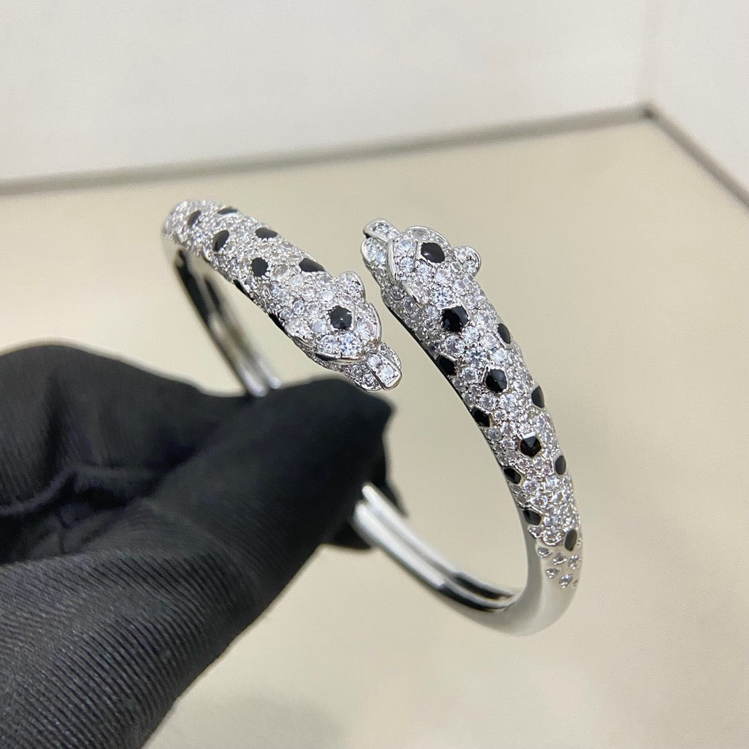 [Stellar Jewelry]PANTHERE DOUBLE HEADED HALF DIAMOND OPEN BRACELET