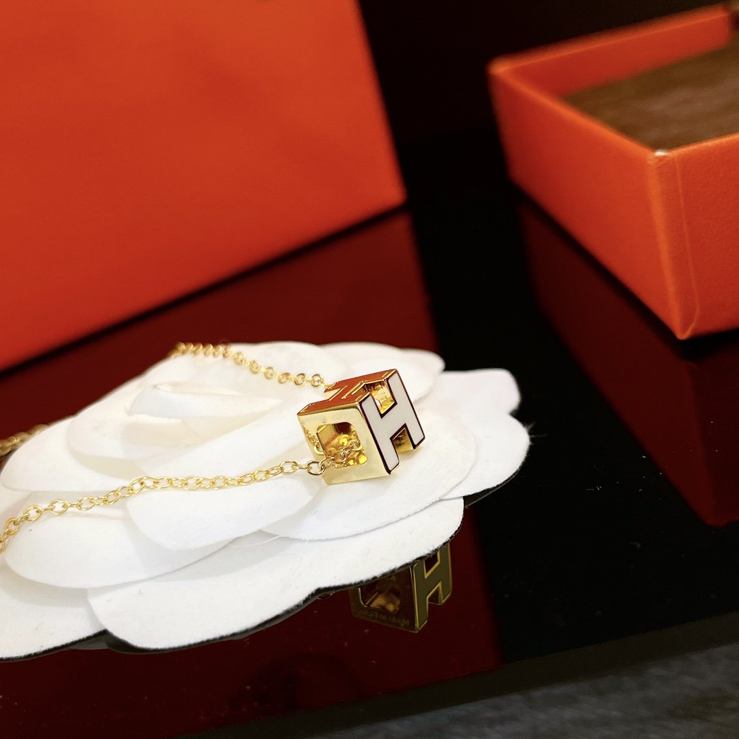 [Stellar Jewelry]H WHITE SQUARE GOLD NECKLACE