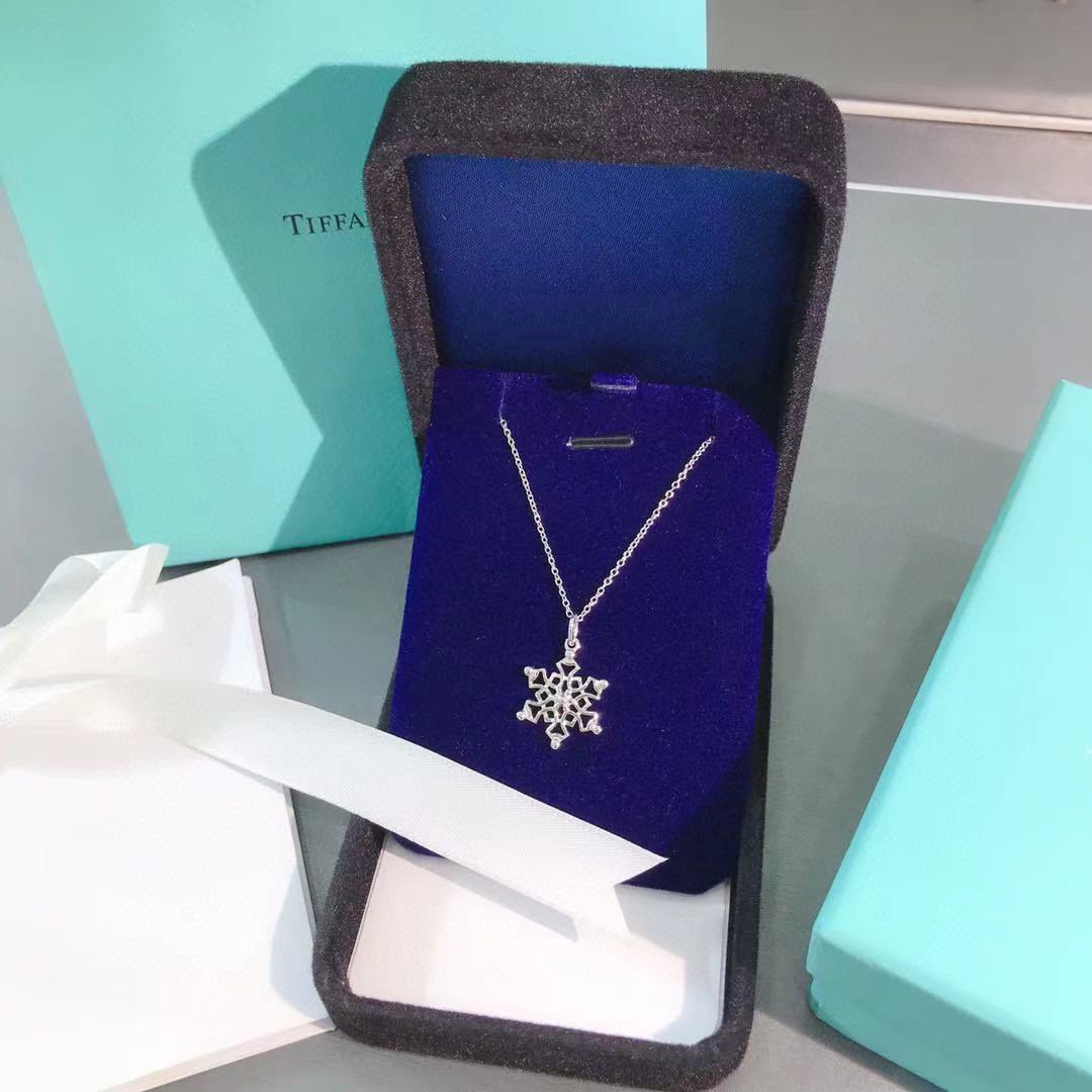 [Stellar jewels]STERLING SILVER SNOWFLAKE PENDANT NECKLACE