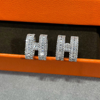 [Stellar Jewelry]H STUD EARRINGS WITH SILVER DIAMONDS