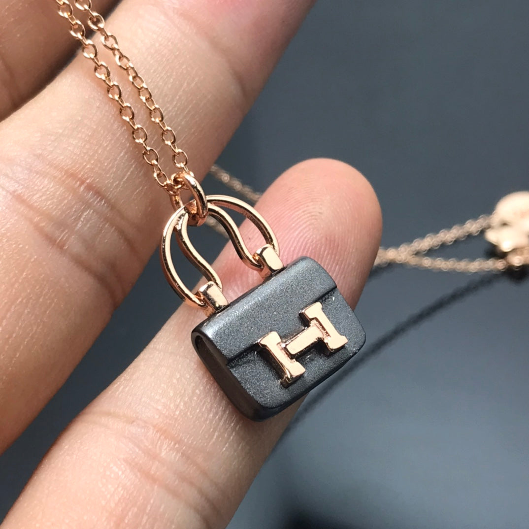[Stellar Jewelry]WOMEN'S HM AMULETTES CONSTANCE PENDANT NECKLACE
