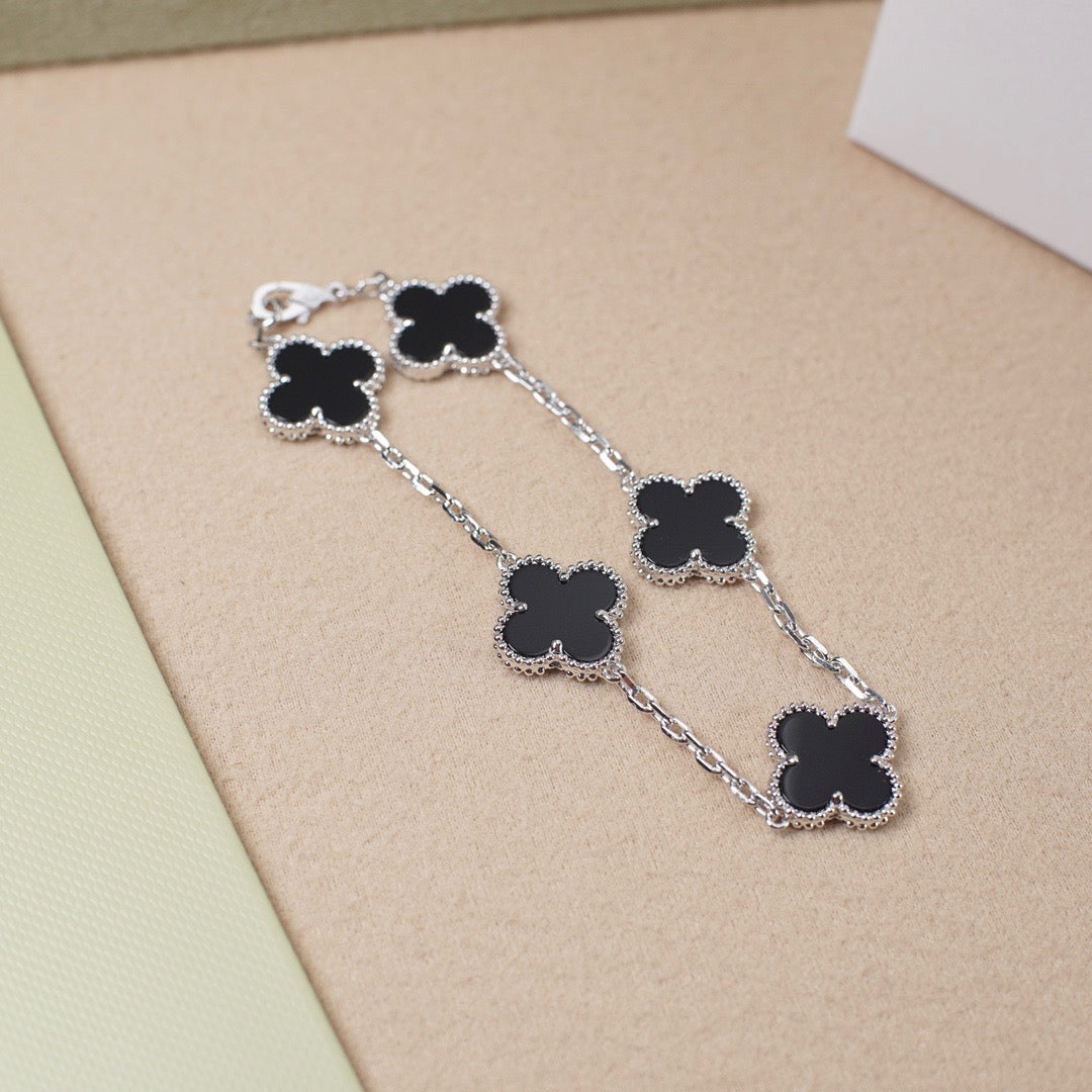 [Stellar Jewelry] CLOVER 5 MOTIF ONYXS BRACELET COLLECTION