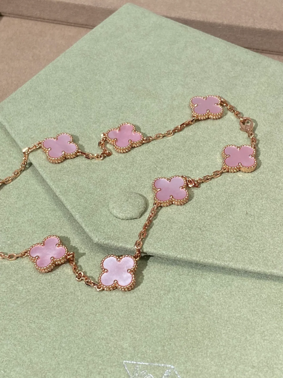 [Stellar Jewelry Jewellery] Pink Necklace with Ten Clover Designs