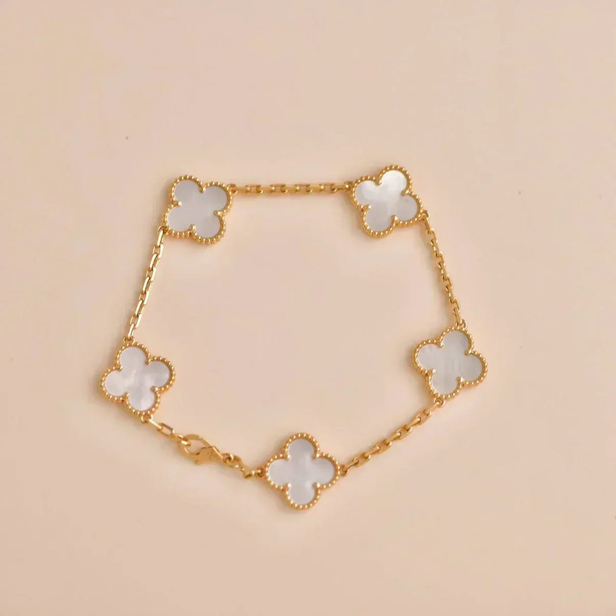 [Stellar Jewelry]CLOVER WHITE PEARL MOP 5 MOTIF BRACELET COLLECTION