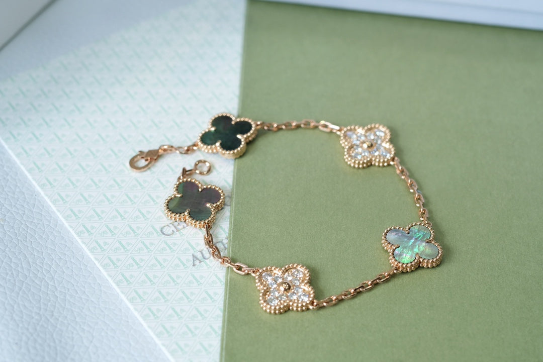 [Stellar Jewelry] CLOVER 5 MOTIF GRAY MOP BRACELET COLLECTION