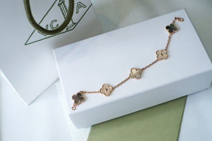 [Stellar Jewelry] CLOVER 5 MOTIF GRAY MOP BRACELET COLLECTION