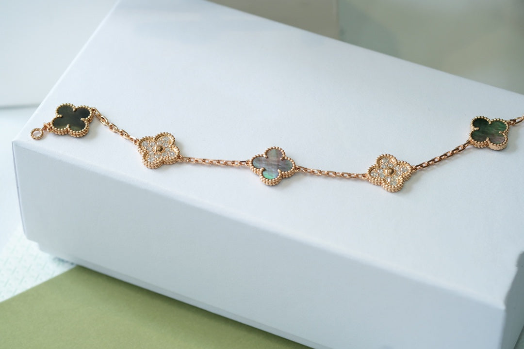 [Stellar Jewelry] CLOVER 5 MOTIF GRAY MOP BRACELET COLLECTION