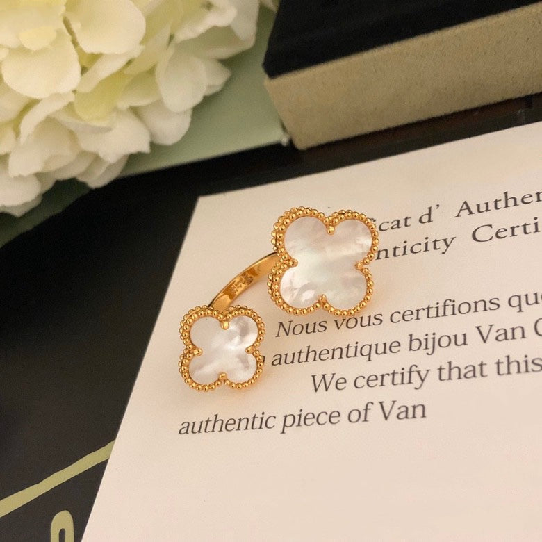 [Stellar Jewelry]CLOVER BETWEEN THE FINGER RING
