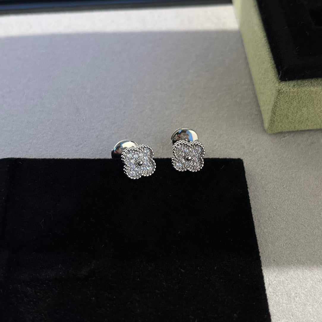 [Stellar Jewelry]CLOVER MINI DIAMOND STUD EARRINGS