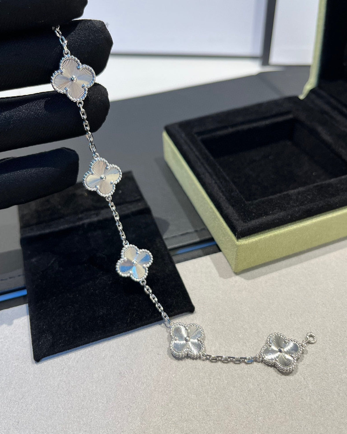 [Stellar Jewelry] CLOVER 5 MOTIF LASER BRACELET COLLECTION